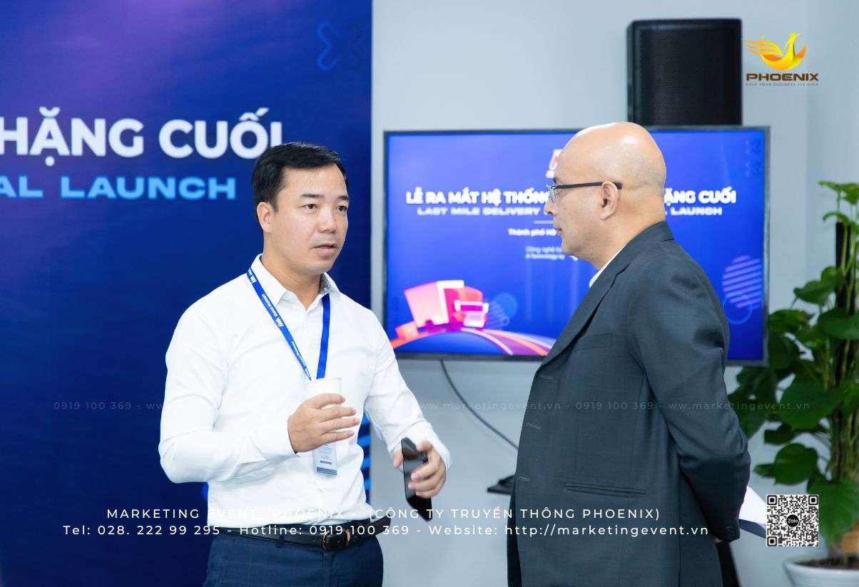 MarketingEventPhoenix le ra mat he thong giao hang chang cuoi 12